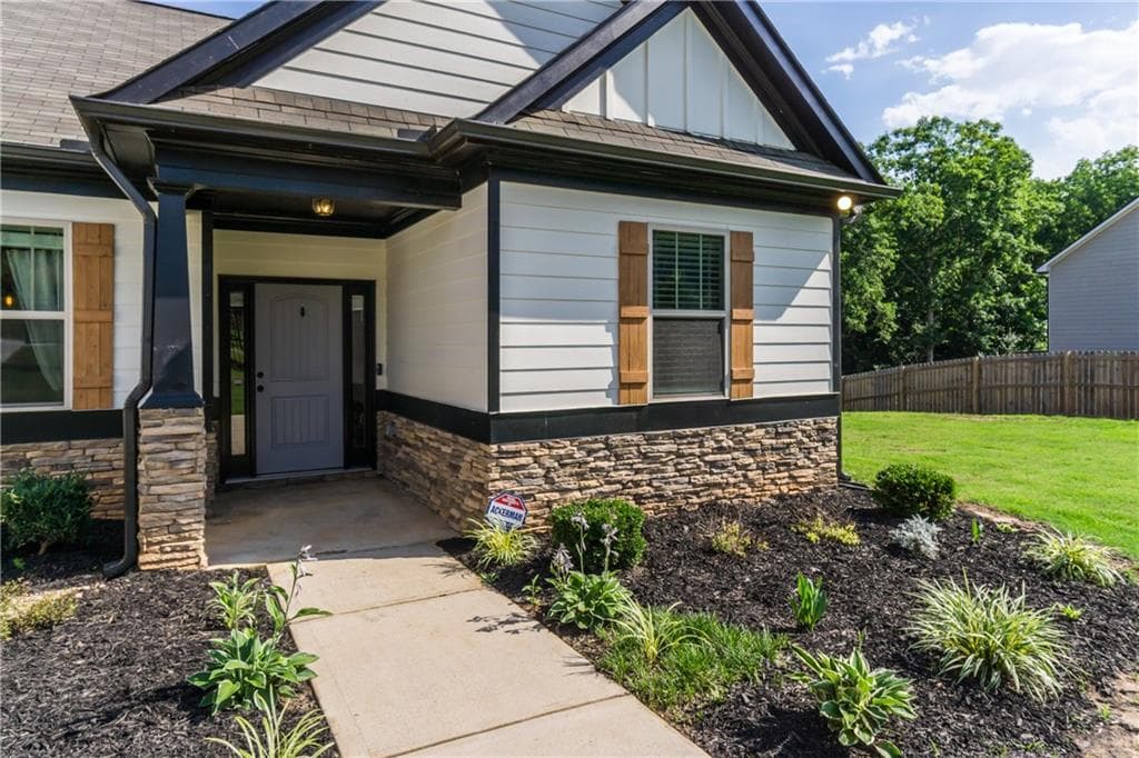 3 bedroom, 2 bathroom, 1,508 sq ft single family residence for sale at 368 Bryndemere Drive, Dawsonville, GA 30534 — photo 3