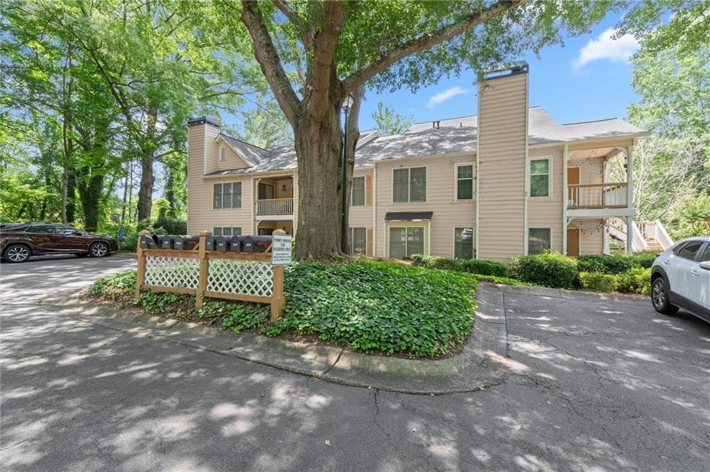 1 bedroom, 1 bathroom, 979 sq ft condominium for sale at 2517 Vineyard Way, Smyrna, GA 30082 — photo 3