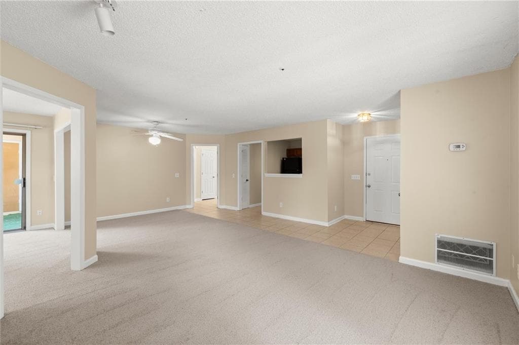 1 bedroom, 1 bathroom, 979 sq ft condominium for sale at 2517 Vineyard Way, Smyrna, GA 30082 — photo 8