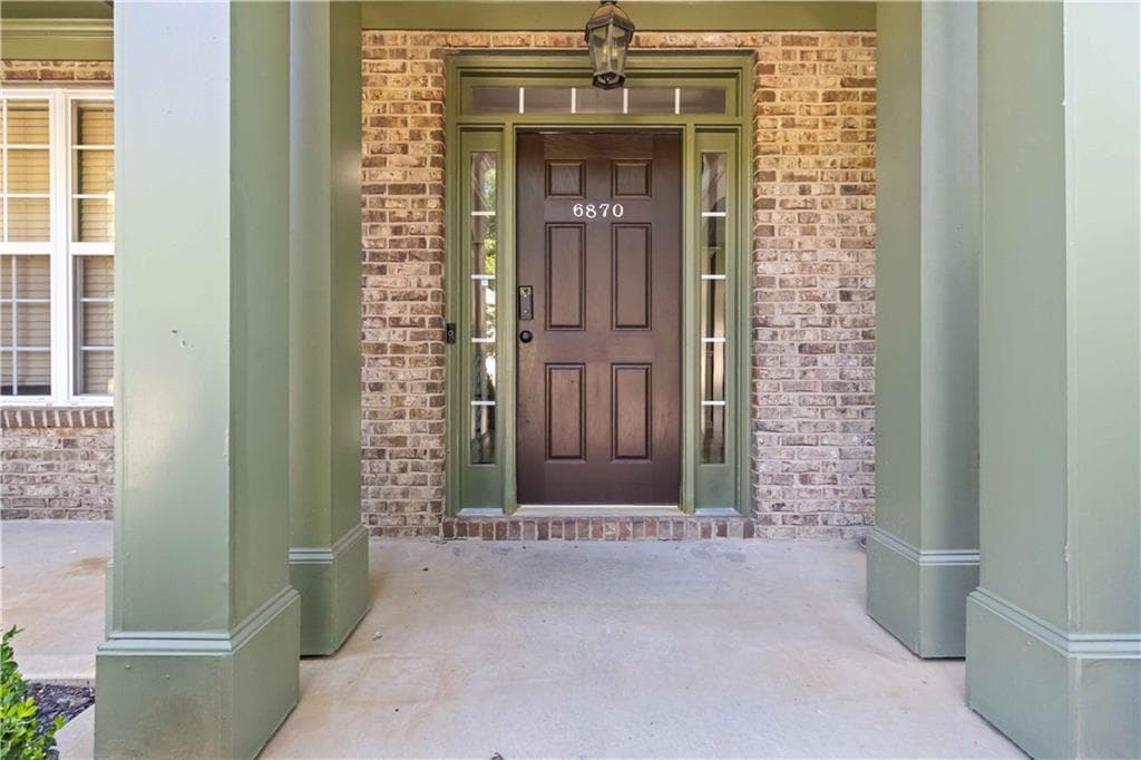 5 bedroom, 5 bathroom, 2,907 sq ft single family residence for sale at 6870 River Island Circle, Buford, GA 30518 — photo 4