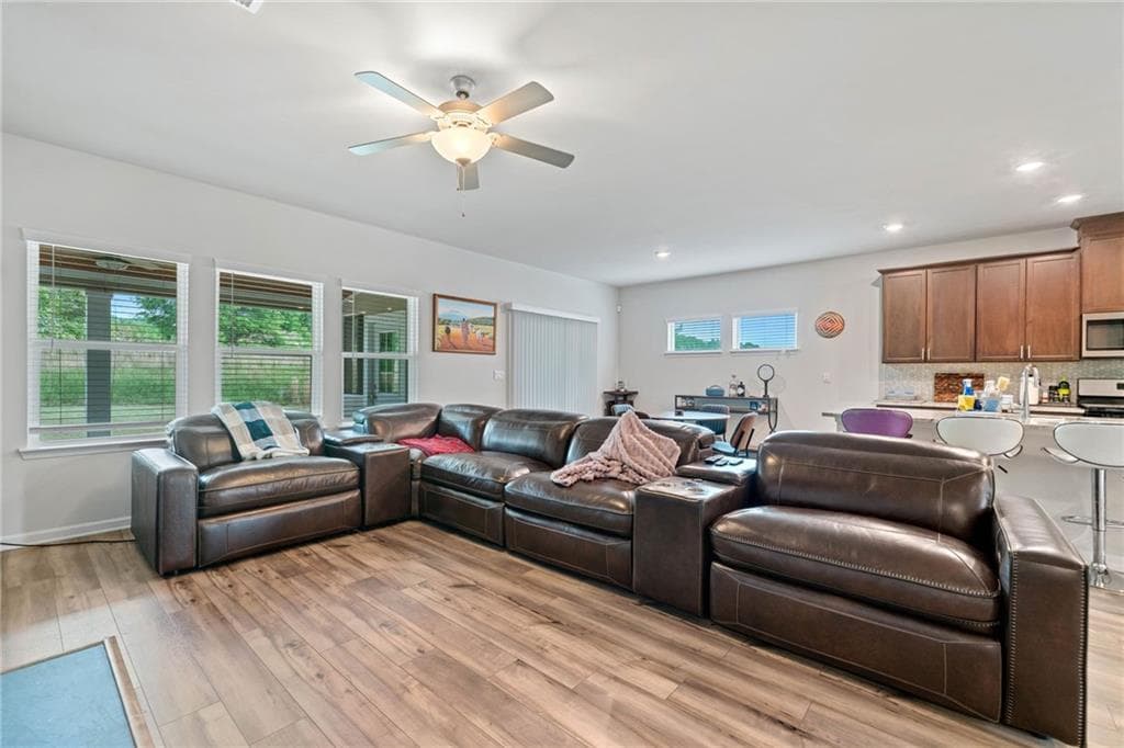 5 bedroom, 3 bathroom, 3,007 sq ft single family residence for sale at 5911 Green Ash Court, Braselton, GA 30517 — photo 3