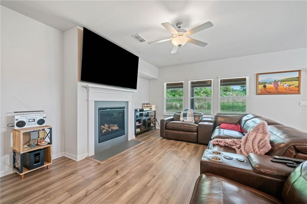 5 bedroom, 3 bathroom, 3,007 sq ft single family residence for sale at 5911 Green Ash Court, Braselton, GA 30517 — photo 4