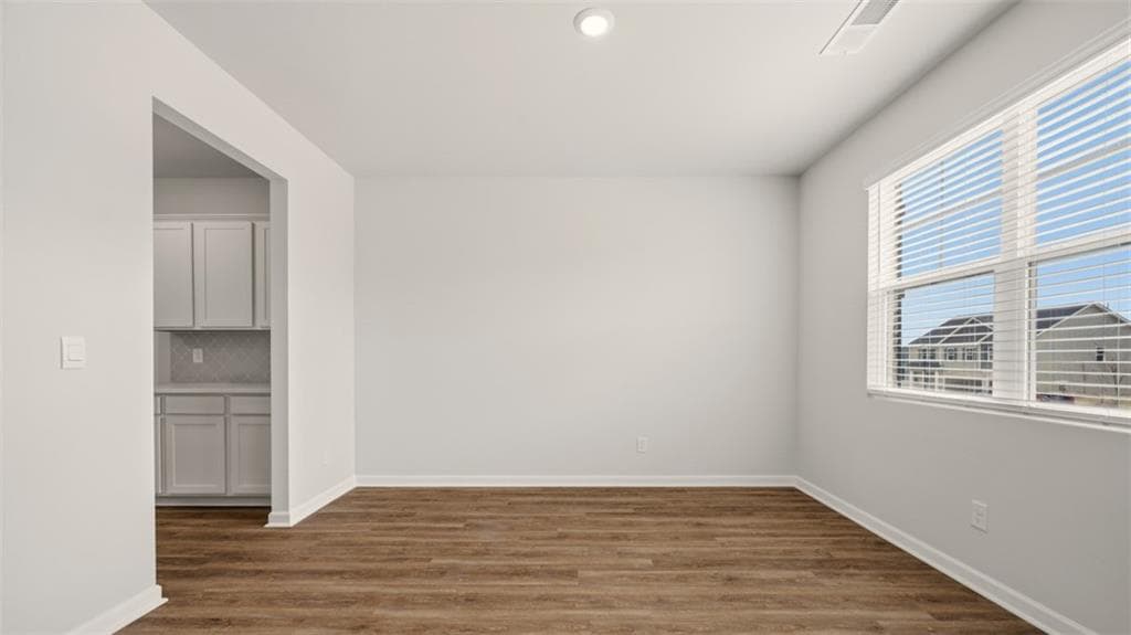 5 bedroom, 3 bathroom, 3,216 sq ft single family residence under contract at 817 Pelham Way, Locust Grove, GA 30248 — photo 3