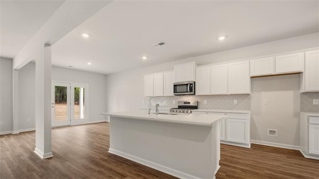 5 bedroom, 3 bathroom, 3,216 sq ft single family residence under contract at 817 Pelham Way, Locust Grove, GA 30248 — photo 5