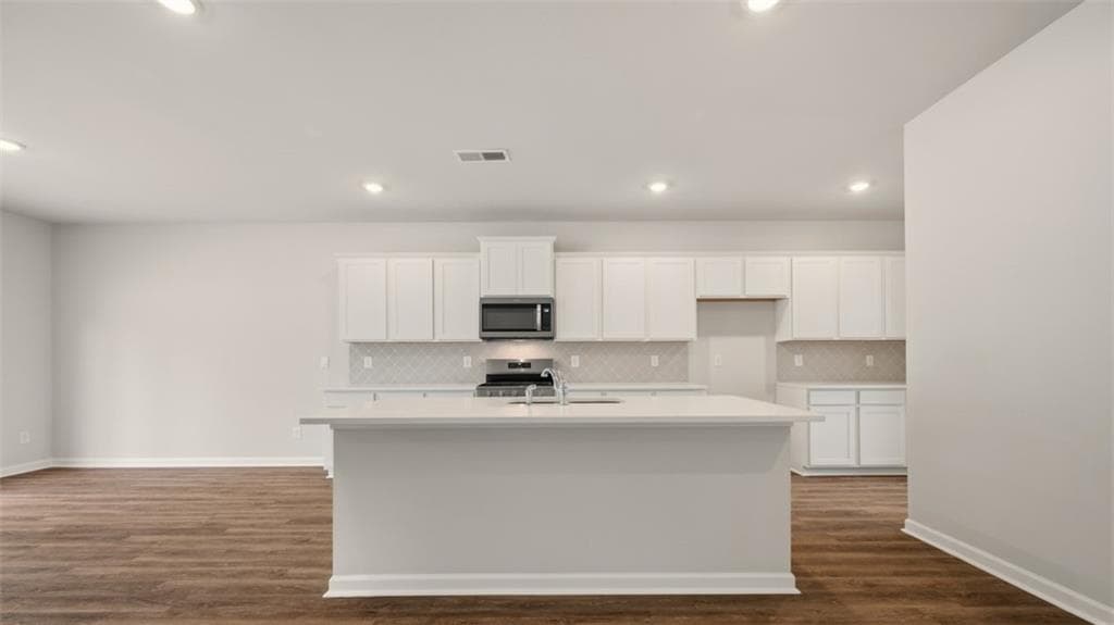 5 bedroom, 3 bathroom, 3,216 sq ft single family residence under contract at 817 Pelham Way, Locust Grove, GA 30248 — photo 6