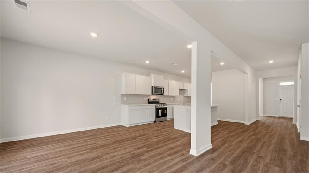 5 bedroom, 3 bathroom, 3,216 sq ft single family residence under contract at 817 Pelham Way, Locust Grove, GA 30248 — photo 7