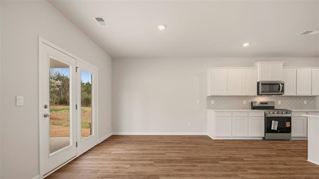 5 bedroom, 3 bathroom, 3,216 sq ft single family residence under contract at 817 Pelham Way, Locust Grove, GA 30248 — photo 8
