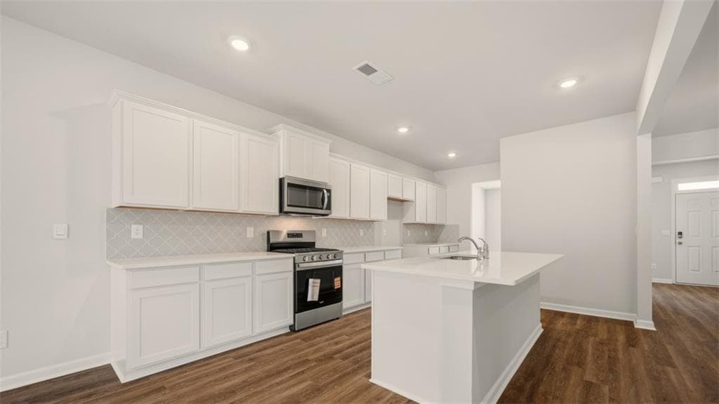 5 bedroom, 3 bathroom, 3,216 sq ft single family residence under contract at 817 Pelham Way, Locust Grove, GA 30248 — photo 9