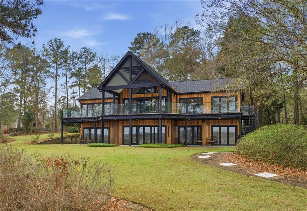 4 bedroom, 5 bathroom, 3,284 sq ft single family residence for sale at 90 Bradford Drive, Eatonton, GA 31024