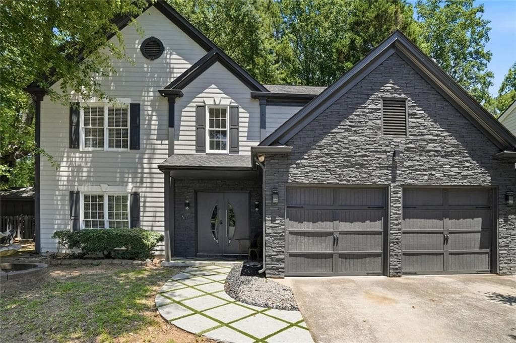 895 Eagle Creek Drive, Lawrenceville, GA 30044 — most recent listing photo