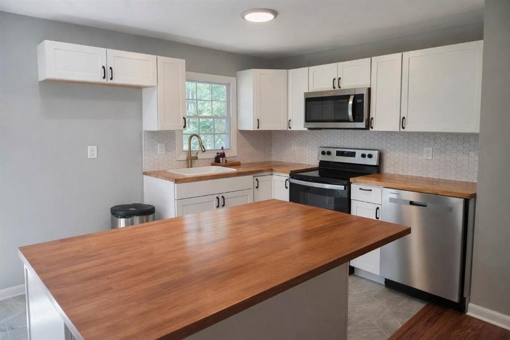 4 bedroom, 3 bathroom, 1,378 sq ft single family residence for sale at 1551 Pine Glen Circle, Decatur, GA 30035 — photo 8