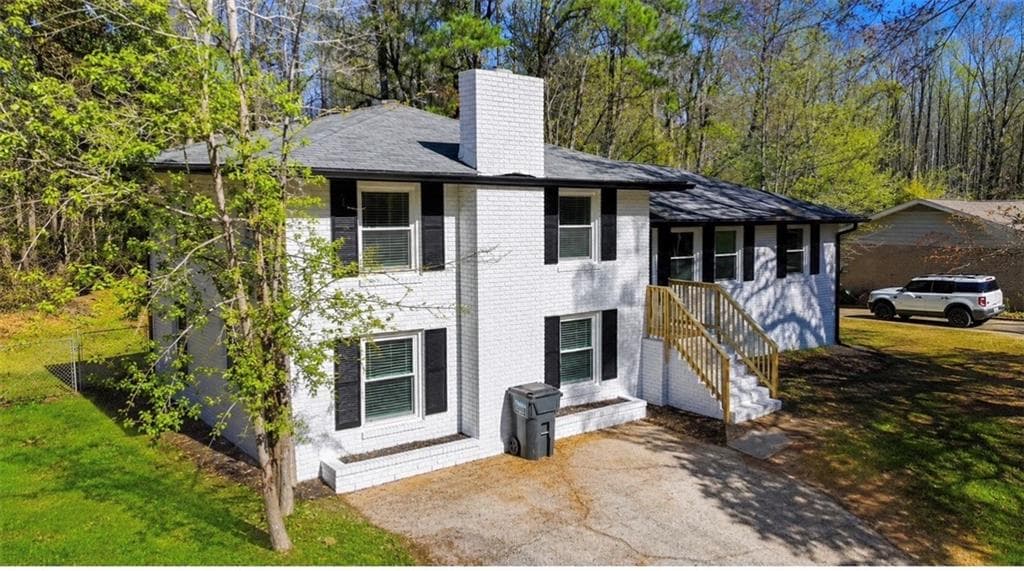 4 bedroom, 2 bathroom, 1,350 sq ft single family residence for sale at 4675 Lincoln Way, Lilburn, GA 30047 — photo 2