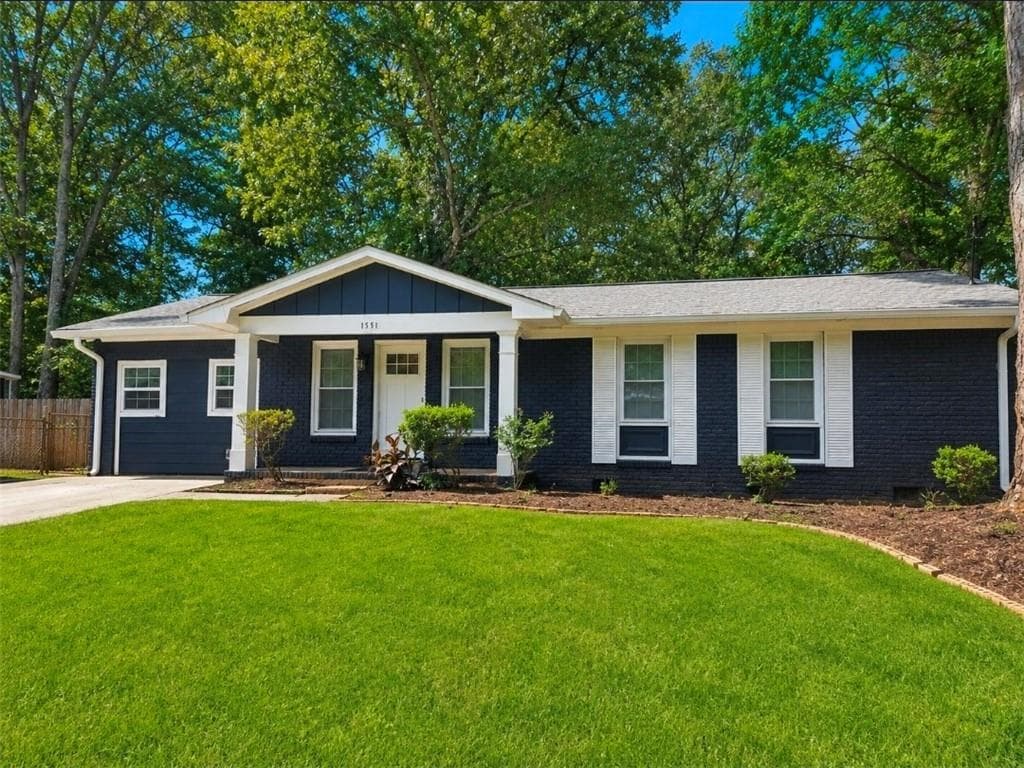 4 bedroom, 3 bathroom, 1,378 sq ft single family residence for sale at 1551 Pine Glen Circle, Decatur, GA 30035 — photo 3