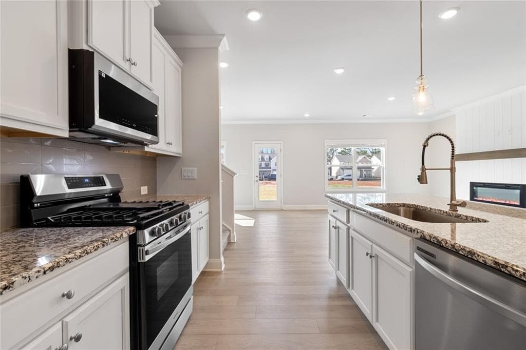 3 bedroom, 3 bathroom, 2,016 sq ft single family residence under contract at 3769 Ivy Cottage Drive, Snellville, GA 30039 — photo 5