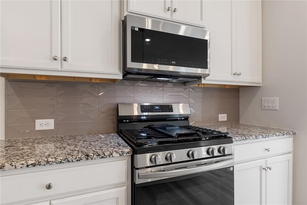 3 bedroom, 3 bathroom, 2,016 sq ft single family residence under contract at 3769 Ivy Cottage Drive, Snellville, GA 30039 — photo 6