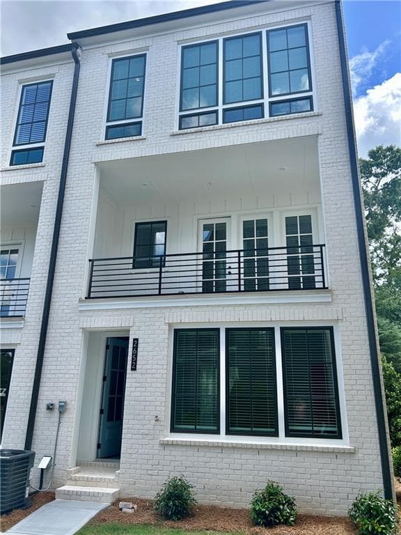 3 bedroom, 3 bathroom townhouse for sale at 2652 Mackintosh Court 23, Brookhaven, GA 30319 — photo 3