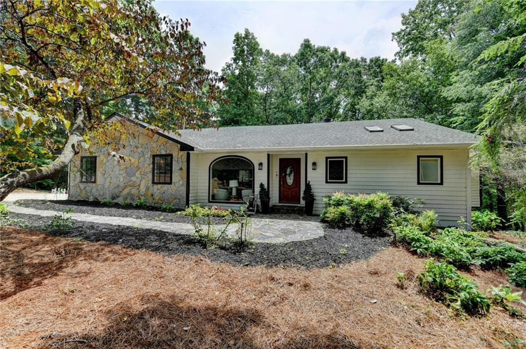 421 Oakleaf Trail, Suwanee, GA 30024 — most recent listing photo