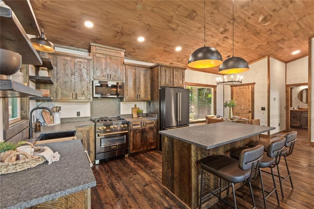 2 bedroom, 2 bathroom, 1,872 sq ft single family residence for sale at 4739 Big Ridge Road, Talking Rock, GA 30175 — photo 5