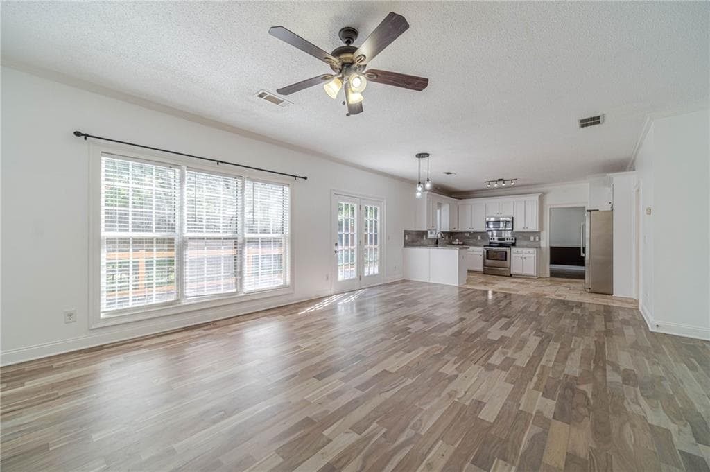 4 bedroom, 3 bathroom, 2,566 sq ft single family residence under contract at 1530 Blakewood Trail, Bethlehem, GA 30620 — photo 4