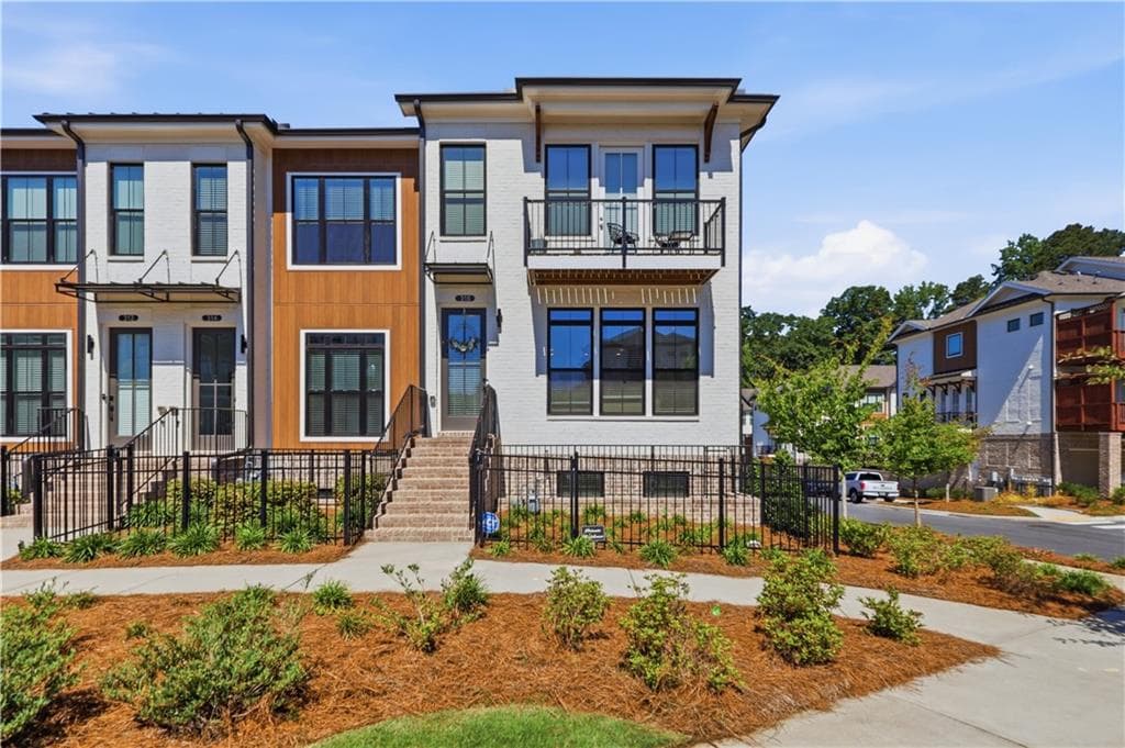 3 bedroom, 4 bathroom, 2,268 sq ft townhouse for rent at 316 Olmstead Way, Alpharetta, GA 30022 for $3,950 a month — photo 1 of 26