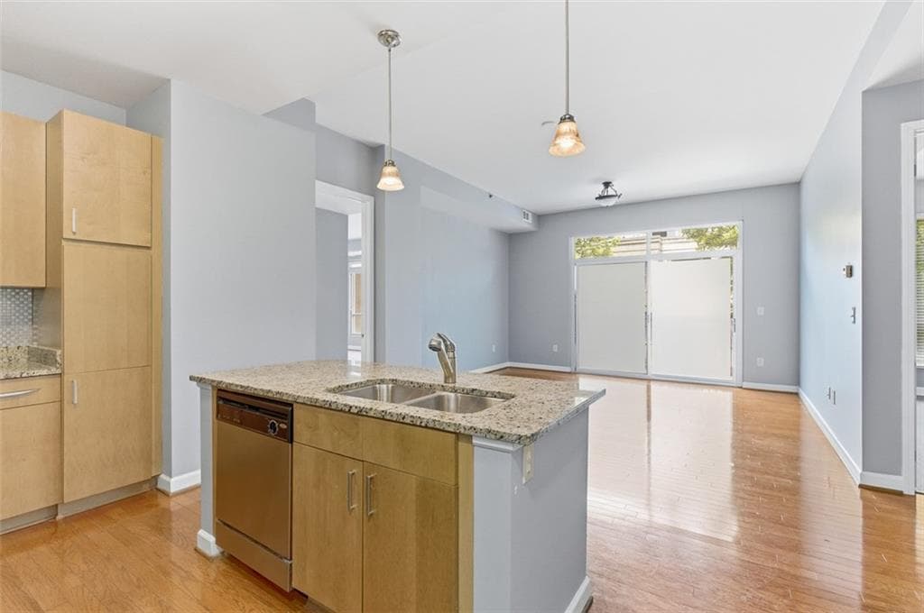 2 bedroom, 2 bathroom, 1,276 sq ft condominium for sale at 711 Cosmopolitan Drive 213, Atlanta, GA 30324 — photo 2