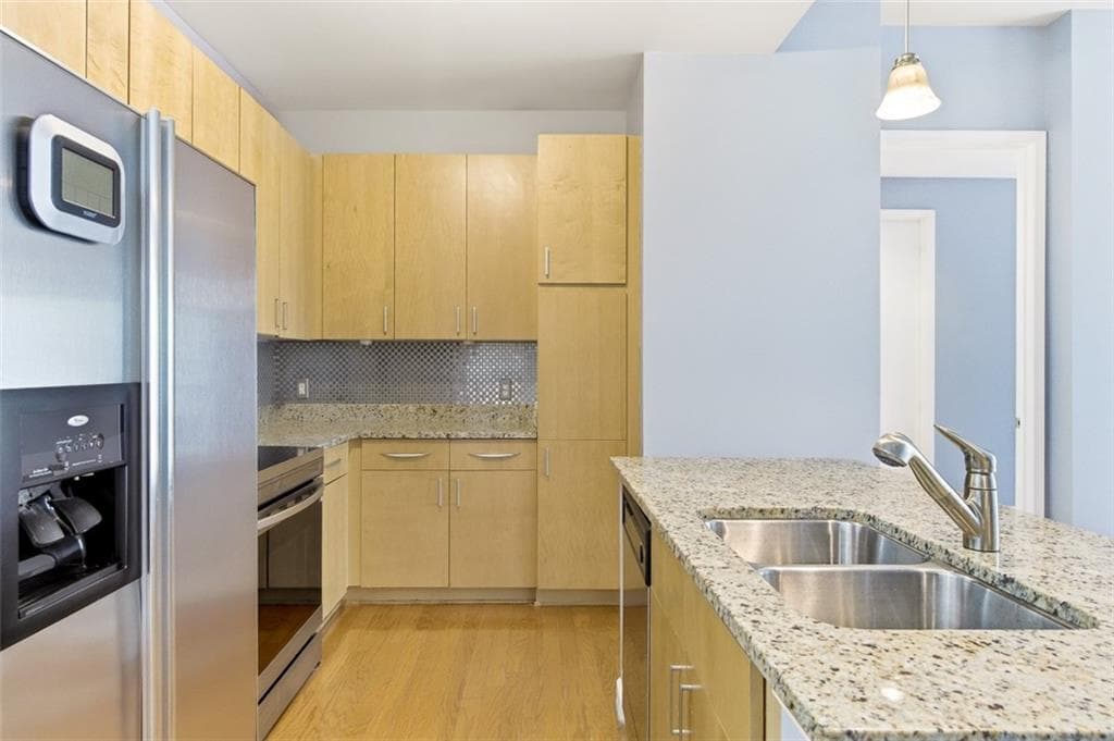 2 bedroom, 2 bathroom, 1,276 sq ft condominium for sale at 711 Cosmopolitan Drive 213, Atlanta, GA 30324 — photo 5