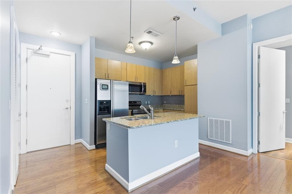 2 bedroom, 2 bathroom, 1,276 sq ft condominium for sale at 711 Cosmopolitan Drive 213, Atlanta, GA 30324 — photo 6