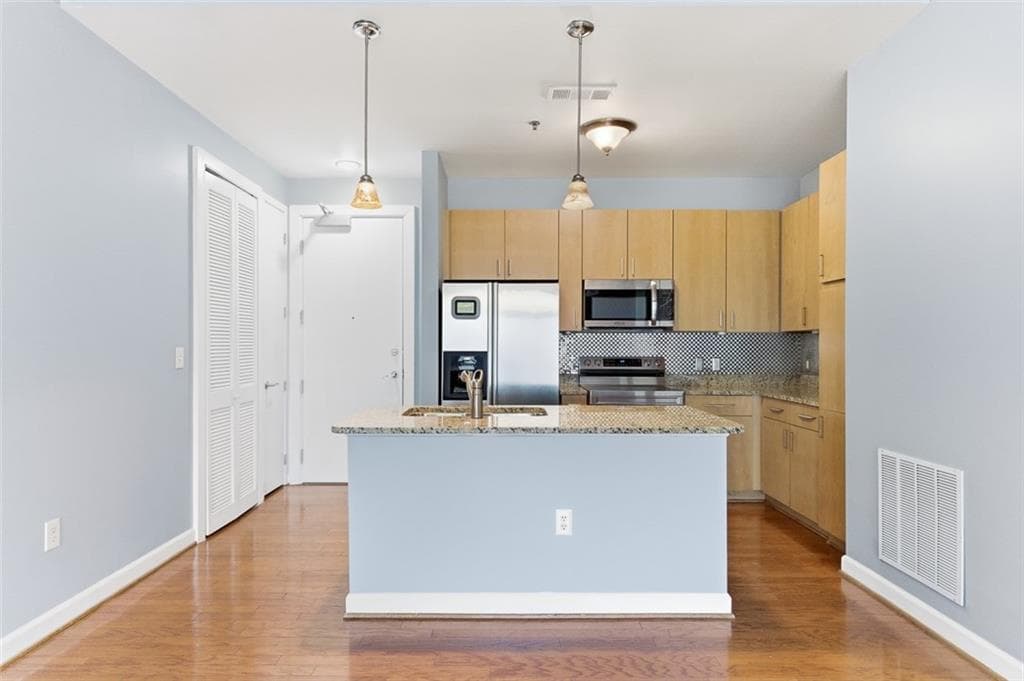 2 bedroom, 2 bathroom, 1,276 sq ft condominium for sale at 711 Cosmopolitan Drive 213, Atlanta, GA 30324 — photo 8