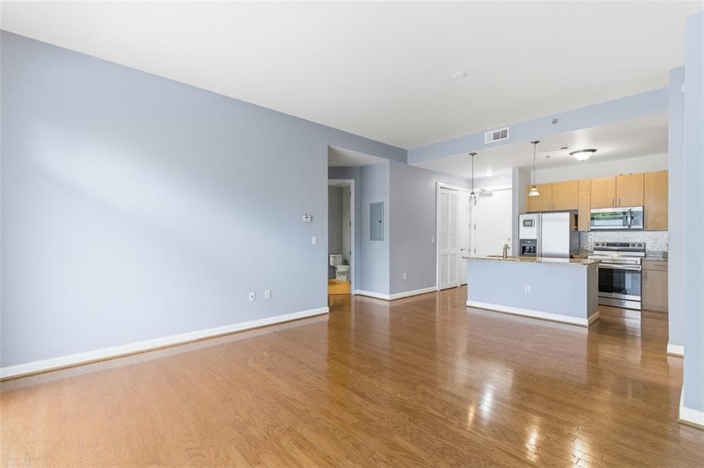 2 bedroom, 2 bathroom, 1,276 sq ft condominium for sale at 711 Cosmopolitan Drive 213, Atlanta, GA 30324 — photo 10