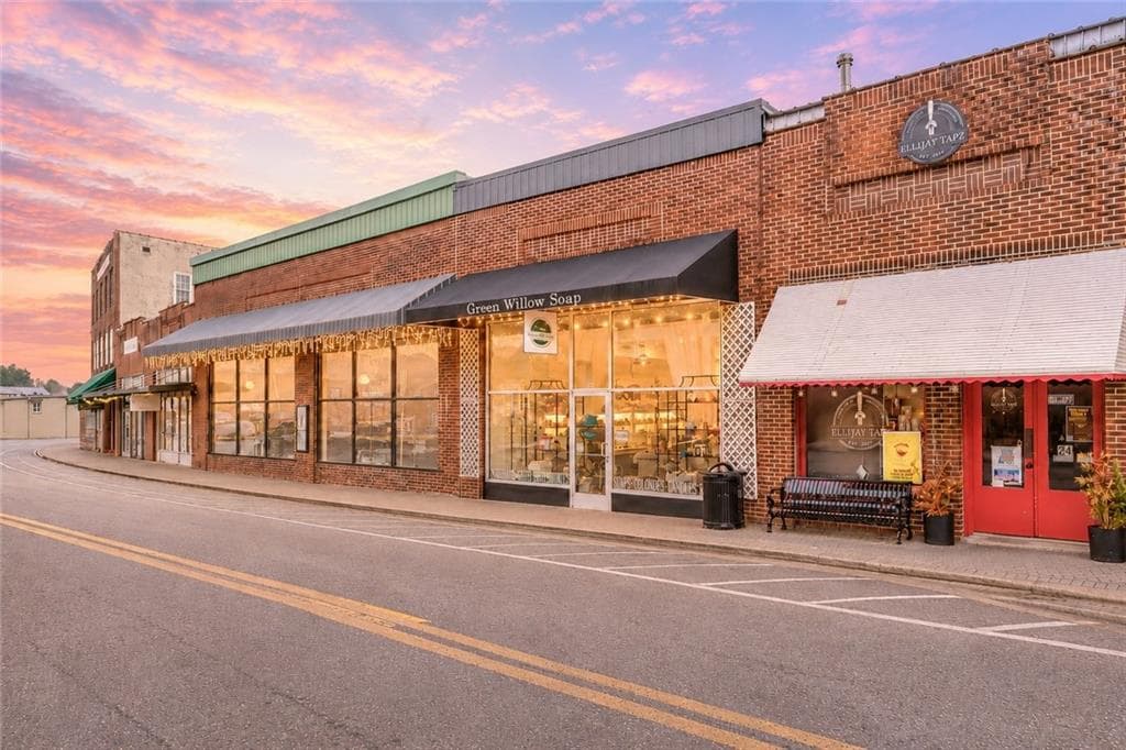 1 bedroom, 1 bathroom, 1,920 sq ft single family residence for sale at 28 N Main Street, Ellijay, GA 30540 — photo 2