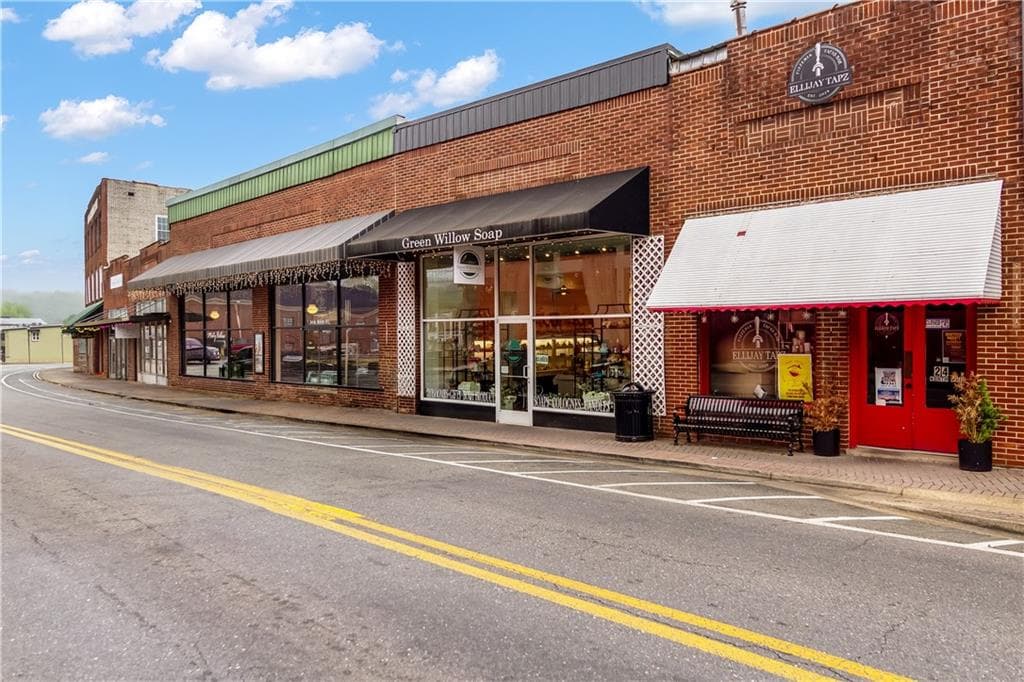 1 bedroom, 1 bathroom, 1,920 sq ft single family residence for sale at 28 N Main Street, Ellijay, GA 30540 — photo 5