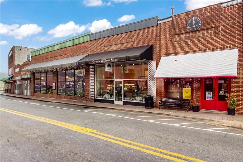 1 bedroom, 1 bathroom, 1,920 sq ft single family residence for sale at 28 N Main Street, Ellijay, GA 30540 — photo 6