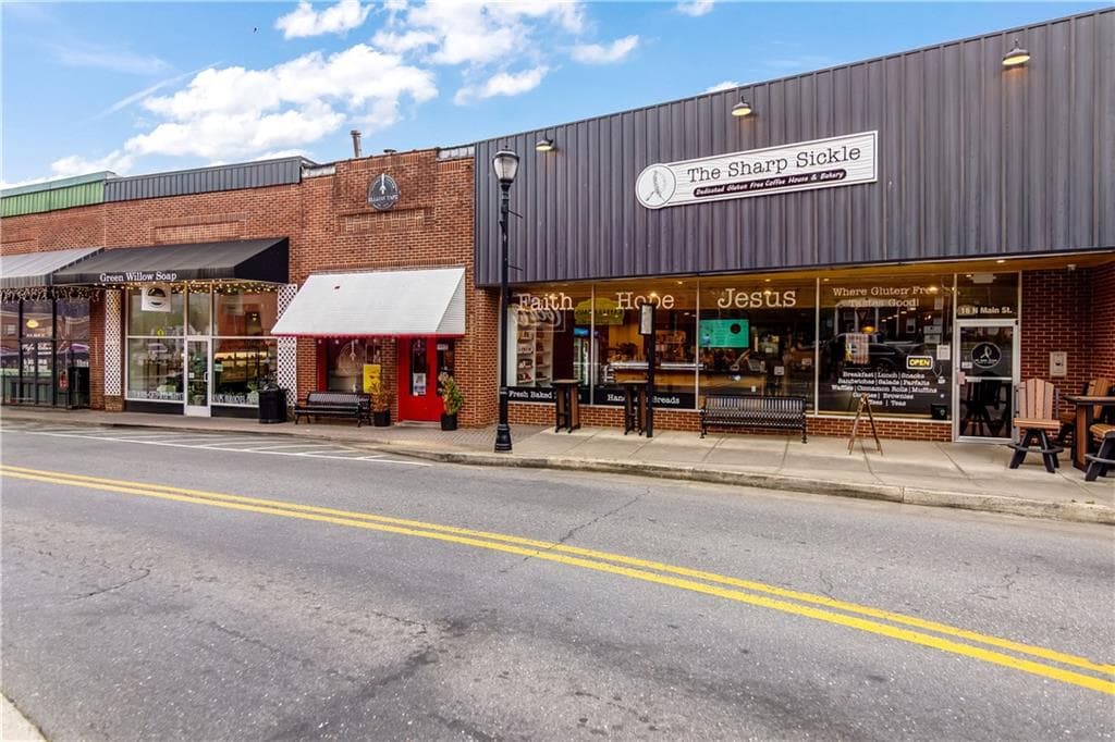 1 bedroom, 1 bathroom, 1,920 sq ft single family residence for sale at 28 N Main Street, Ellijay, GA 30540 — photo 7