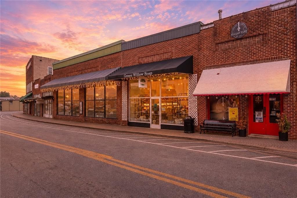 1 bedroom, 1 bathroom, 1,920 sq ft single family residence for sale at 28 N Main Street, Ellijay, GA 30540 — photo 9