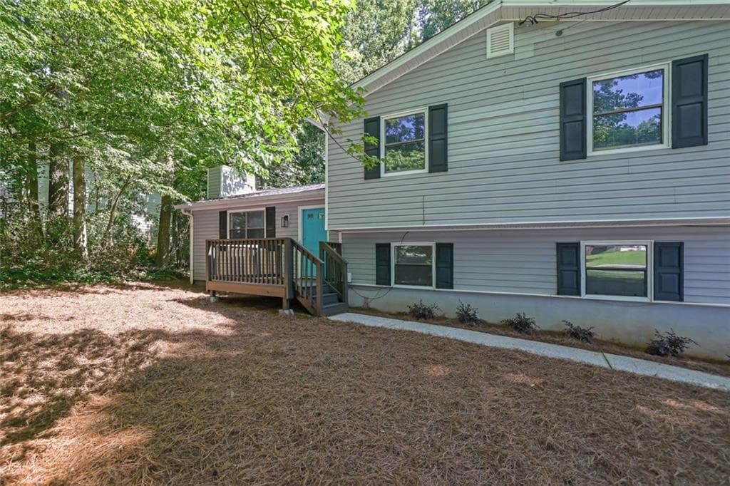 4 bedroom, 3 bathroom, 1,944 sq ft single family residence under contract at 1909 Suwanee Valley Road, Lawrenceville, GA 30043 — photo 2