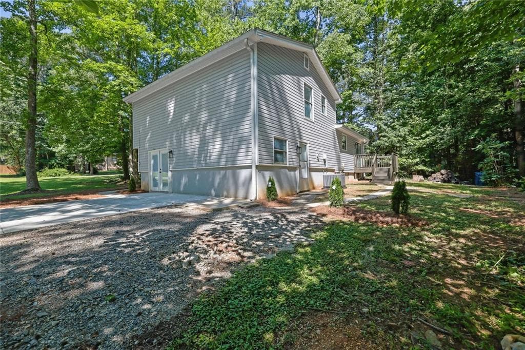 4 bedroom, 3 bathroom, 1,944 sq ft single family residence under contract at 1909 Suwanee Valley Road, Lawrenceville, GA 30043 — photo 4
