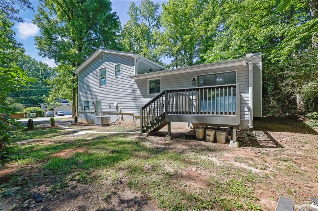 4 bedroom, 3 bathroom, 1,944 sq ft single family residence under contract at 1909 Suwanee Valley Road, Lawrenceville, GA 30043 — photo 6