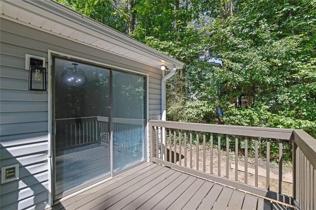 4 bedroom, 3 bathroom, 1,944 sq ft single family residence under contract at 1909 Suwanee Valley Road, Lawrenceville, GA 30043 — photo 8
