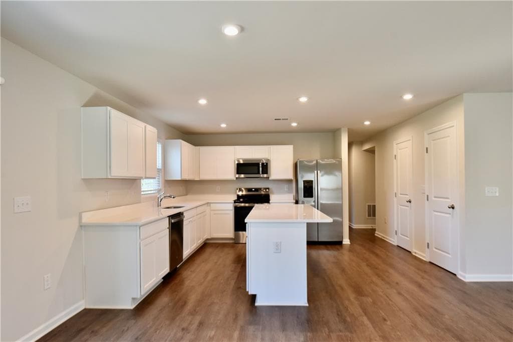 6 bedroom, 3 bathroom, 2,540 sq ft single family residence for rent at 8421 Limerick Lane, Winston, GA 30187 for $2,600 a month — photo 9