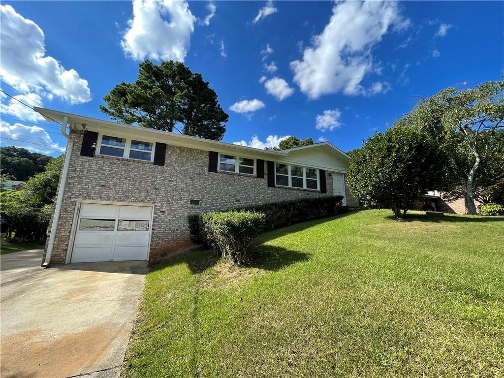 4 bedroom, 3 bathroom, 1,888 sq ft single family residence for sale at 2910 Marlin Drive, Atlanta, GA 30341 — photo 2