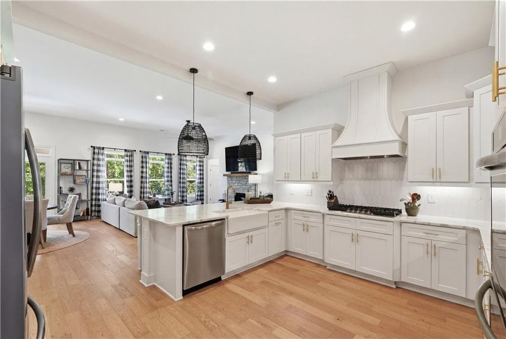 4 bedroom, 4 bathroom, 3,665 sq ft single family residence for sale at 65 Starr Place, Newnan, GA 30263 — photo 5