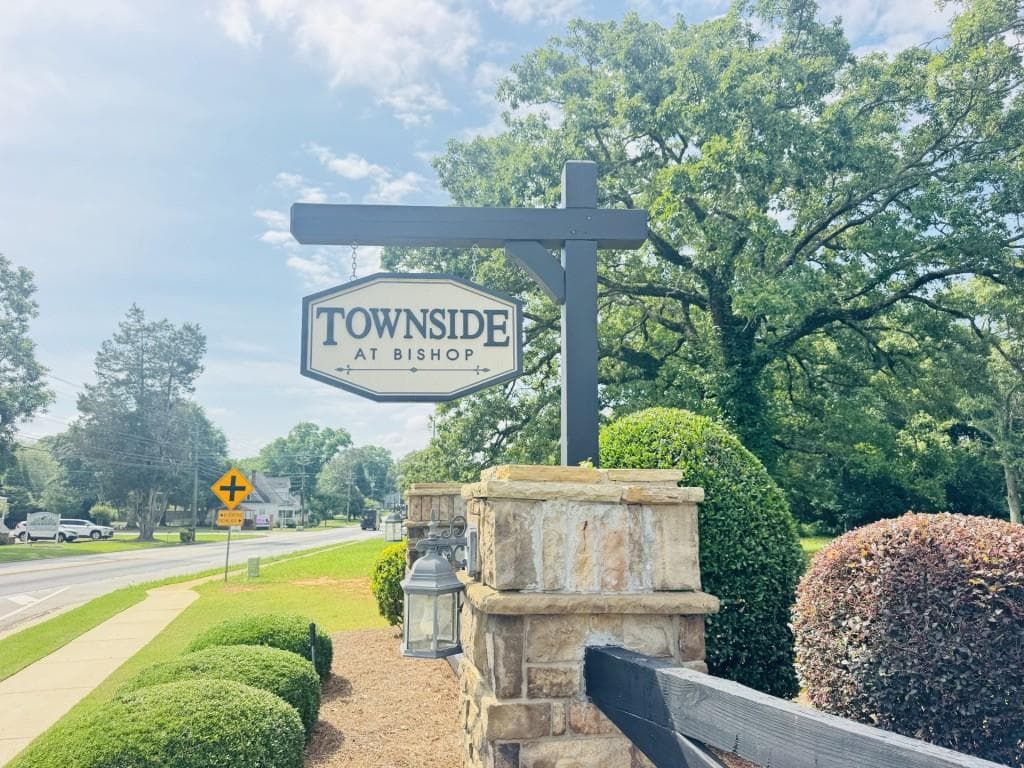 4 bedroom, 3 bathroom, 2,293 sq ft single family residence for sale at 1713 Townside Drive, Bishop, GA 30621 — photo 2