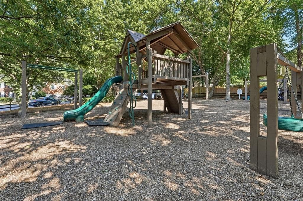 4 bedroom, 3 bathroom, 3,036 sq ft single family residence under contract at 3938 Lullwater Main, Kennesaw, GA 30144 — photo 10