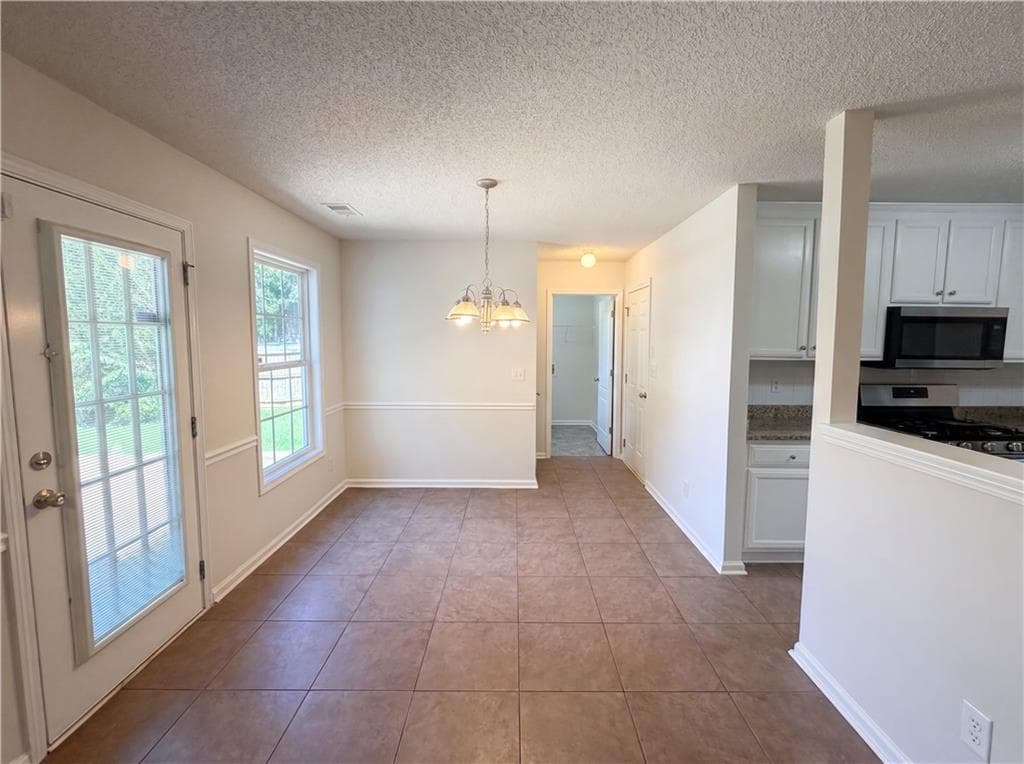 5 bedroom, 2 bathroom, 2,740 sq ft single family residence under contract at 5003 Yankee Doodle Drive, Mcdonough, GA 30252 — photo 7