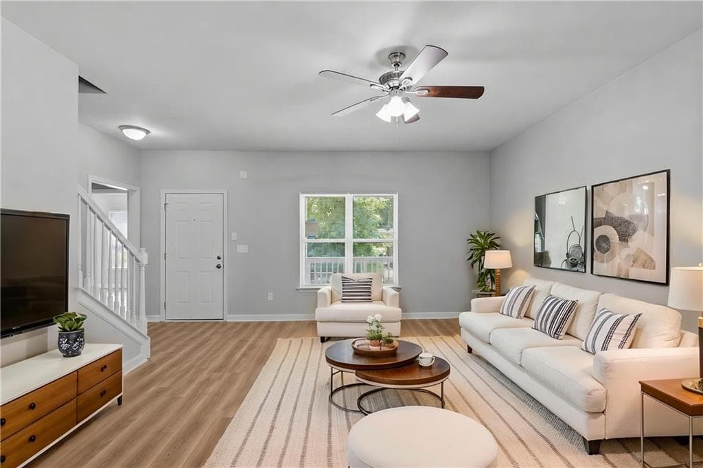 6 bedroom, 3 bathroom, 2,754 sq ft single family residence under contract at 379 Yonkers Avenue, Atlanta, GA 30314 — photo 2