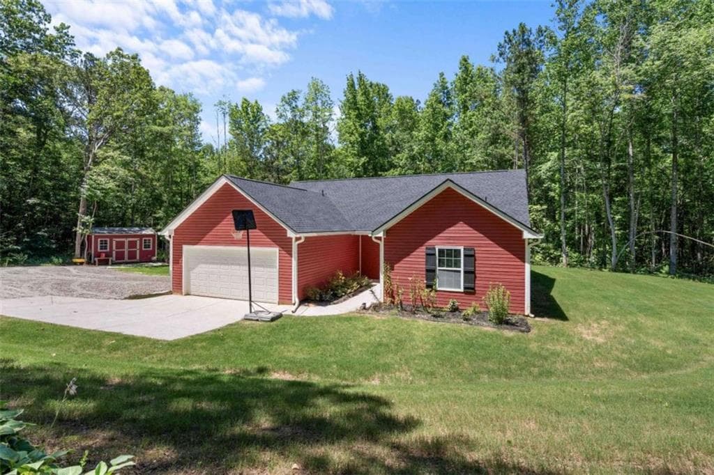 3 bedroom, 2 bathroom, 1,541 sq ft single family residence for sale at 505 New Hope Church Road, Carrollton, GA 30117 — photo 1 of 49