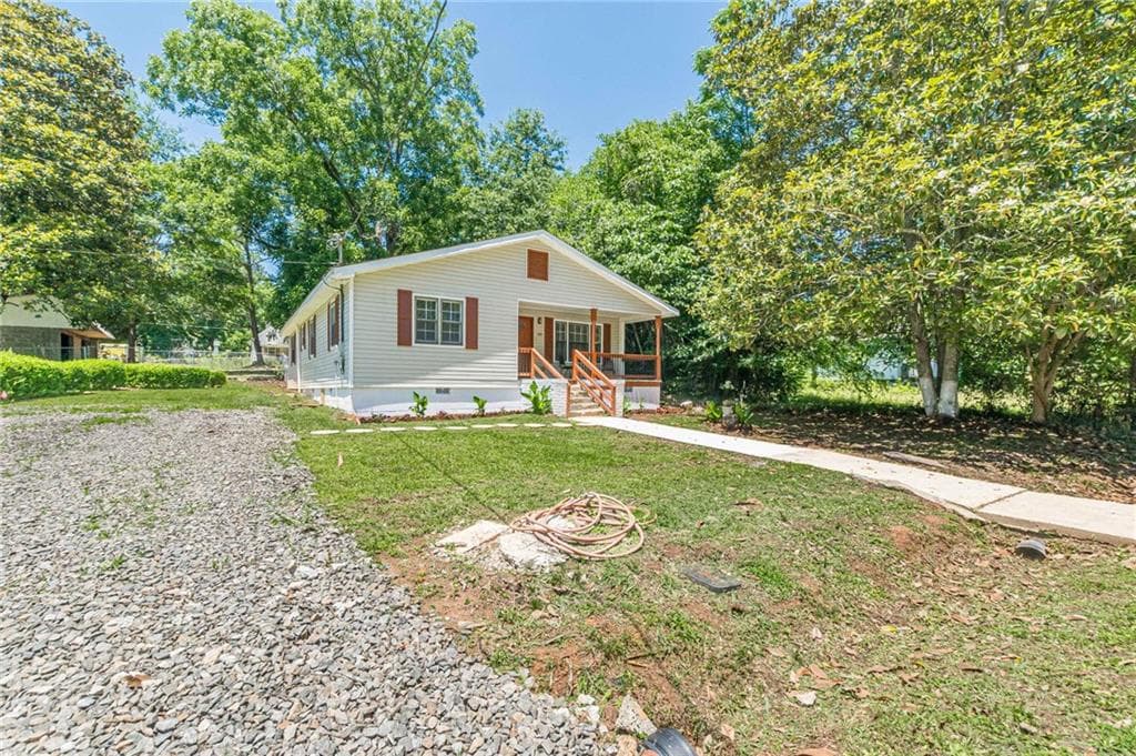 3 bedroom, 2 bathroom, 1,418 sq ft single family residence for sale at 328 Carter Street, Greenville, GA 30222