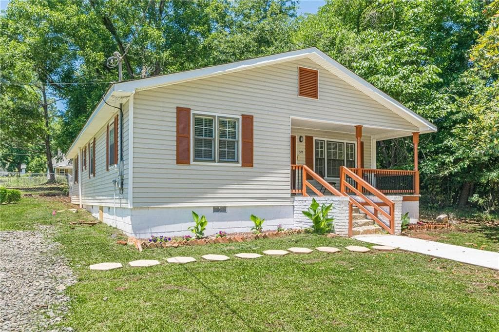 3 bedroom, 2 bathroom, 1,418 sq ft single family residence for sale at 328 Carter Street, Greenville, GA 30222 — photo 3