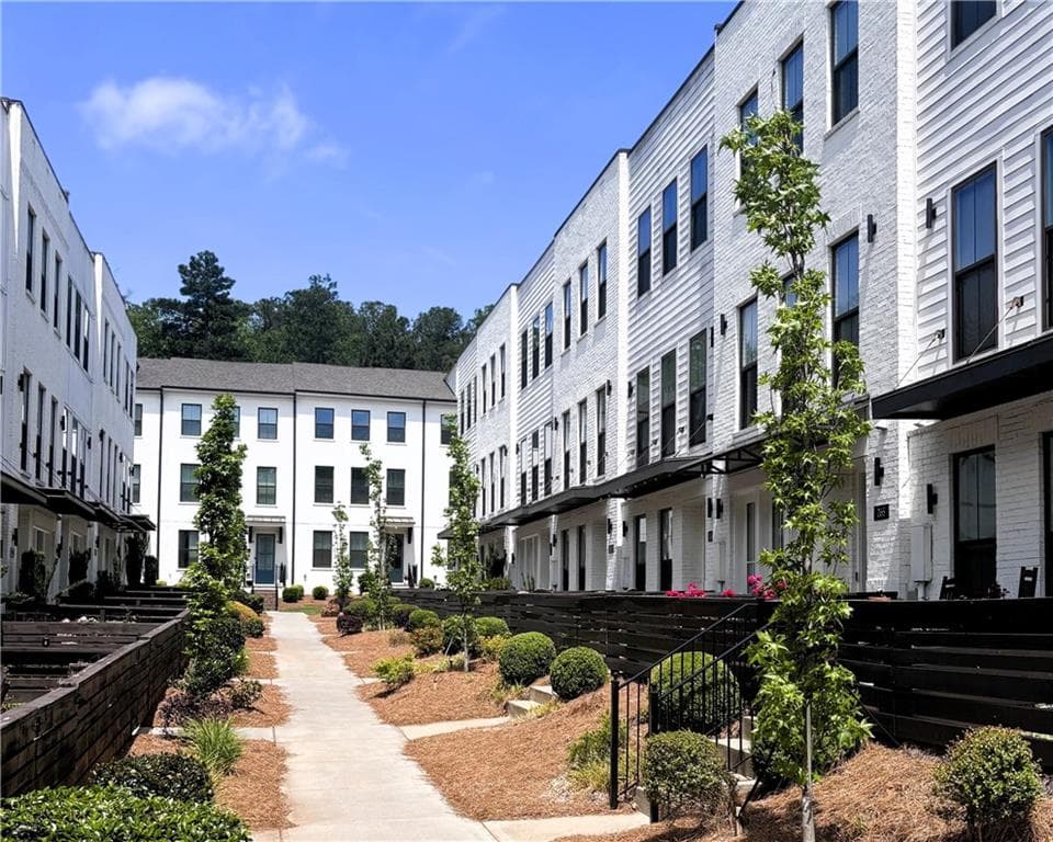 3 bedroom, 4 bathroom, 2,151 sq ft townhouse for sale at 271 Mitchell Lane, Woodstock, GA 30188 — photo 2