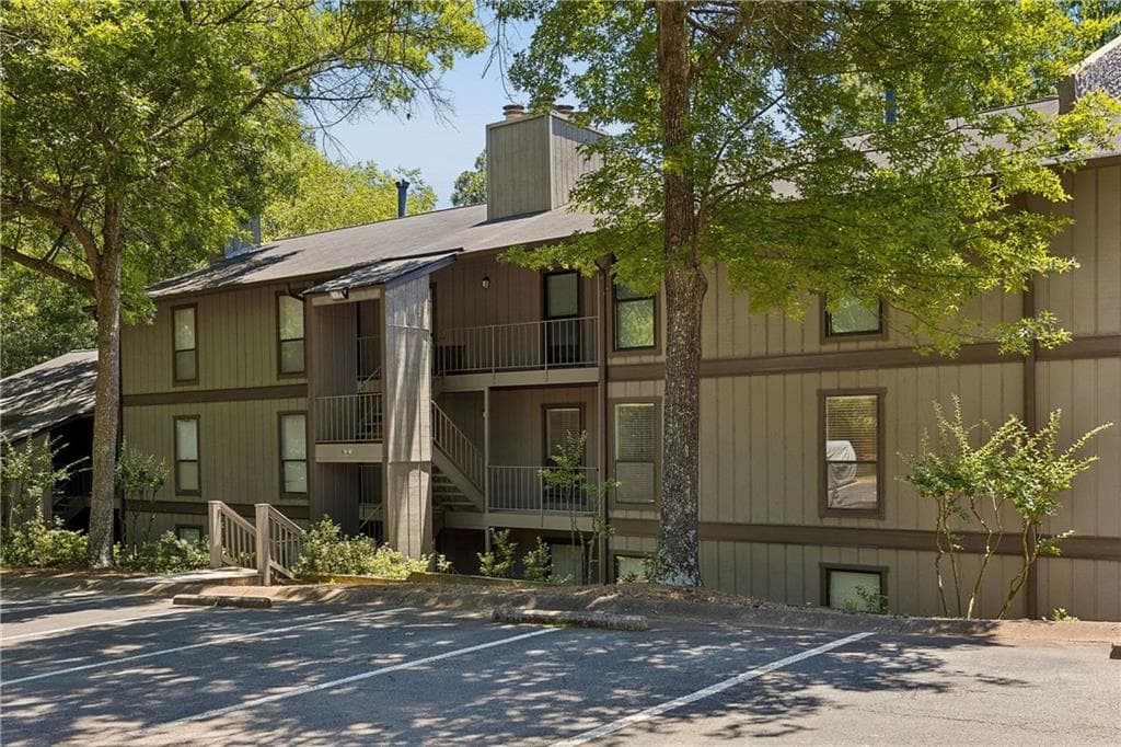 2 bedroom, 2 bathroom, 1,320 sq ft condominium for sale at 106 Cedar Court, Marietta, GA 30067 — photo 2